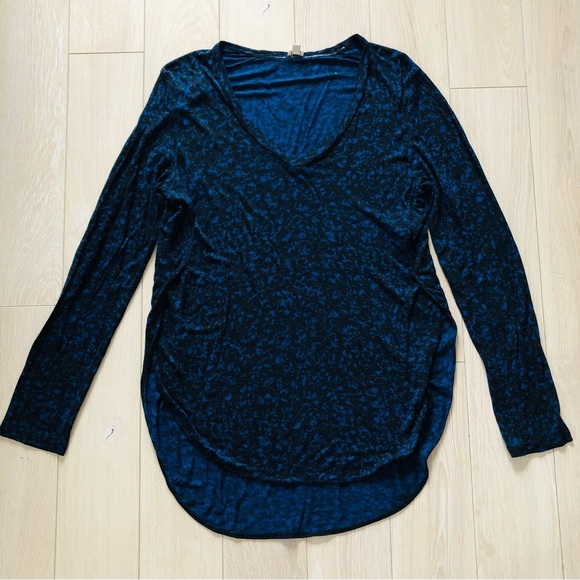 Wilfred Side Slit Round Hem Rayon Top in Dark Blue & Black - Picture 1 of 11